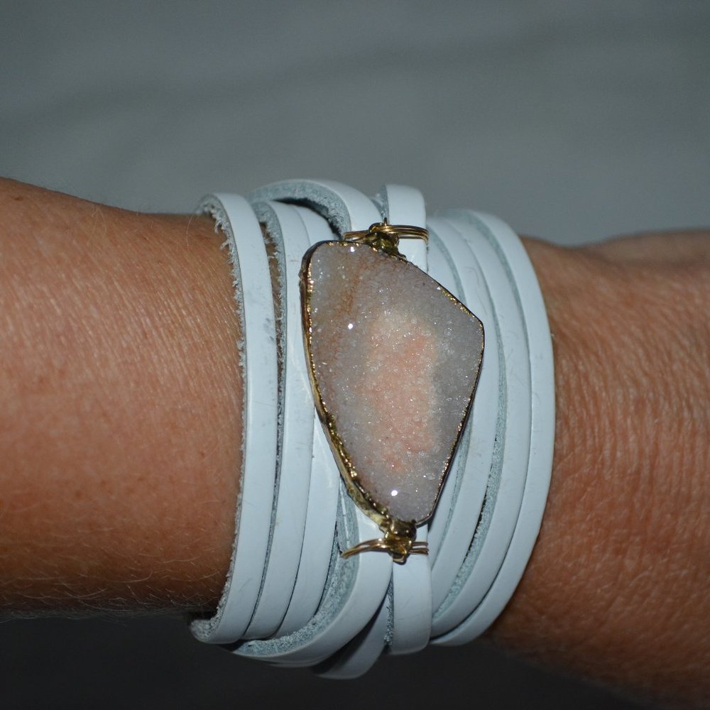 Beautiful MGD Mindy Gold Designs Handmade White Leather Pink Druzy Bracelet - Picture 6 of 7